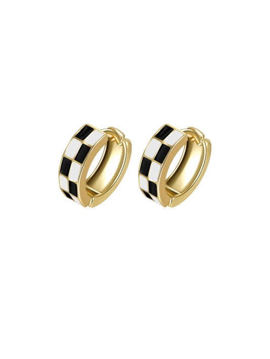 Chic Checker Small Hoop Cartilage Earrings Teacher Earrings for Women；White Black Enamel Hypoallergenic Hooped Gifts Gold and Silver tone EH-049