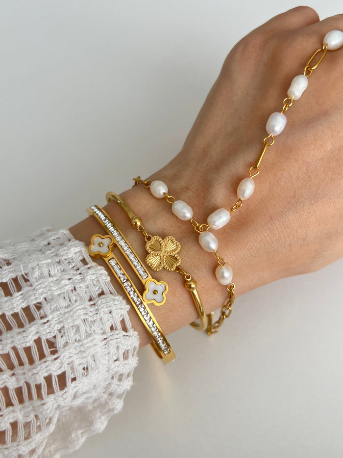 YUNA CLOVER BANGLE