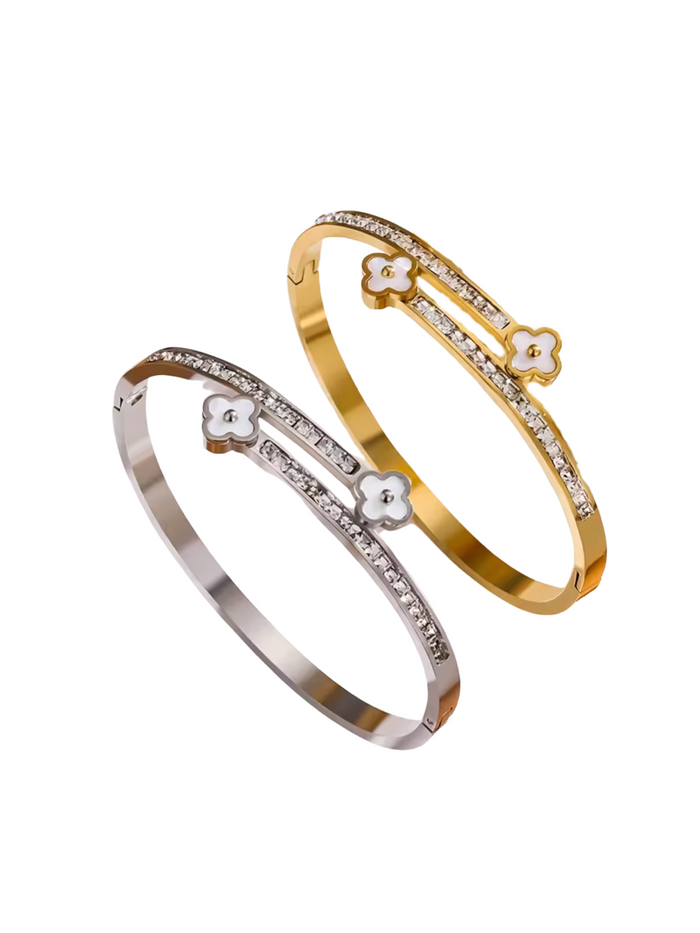 YUNA CLOVER BANGLE