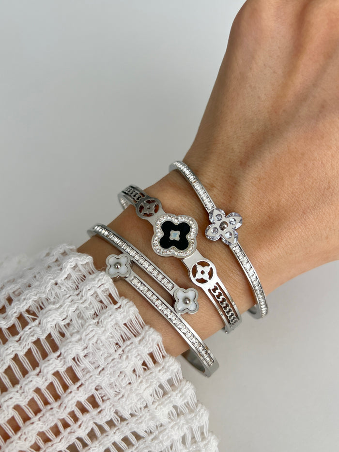 YUNA CLOVER BANGLE