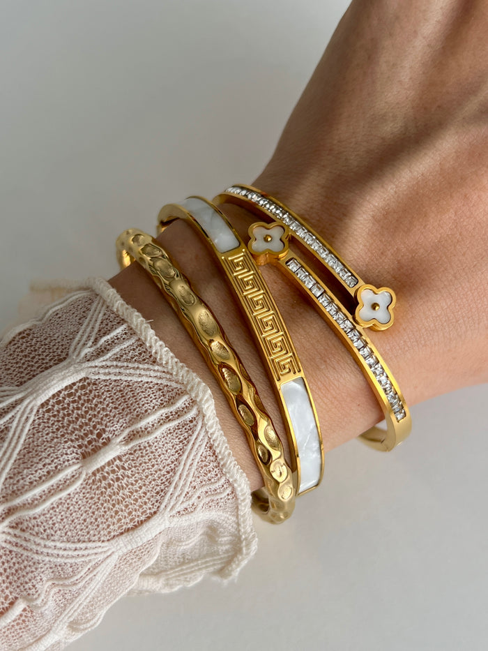 YUNA CLOVER BANGLE