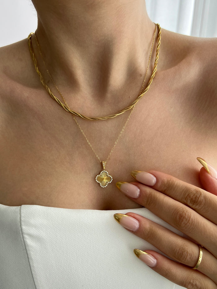TERYSA CLOVER NECKLACE