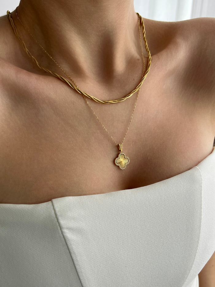 TERYSA CLOVER NECKLACE