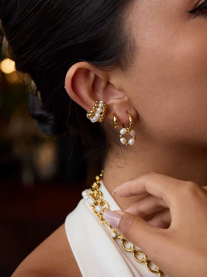 gold pearl earrings hoop earrings stacked earrings delicate jewelry chic pearl hoops elegant gold hoops statement earrings modern pearl design trendy ear jewelry luxurious ear cuff EH-040