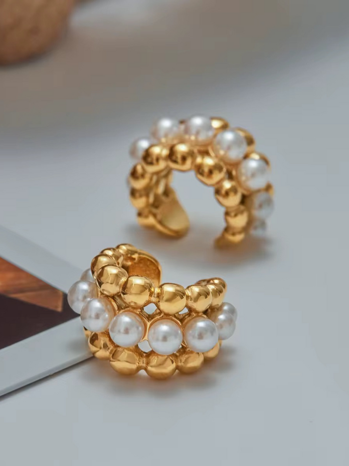 gold pearl earrings hoop earrings stacked earrings delicate jewelry chic pearl hoops elegant gold hoops statement earrings modern pearl design trendy ear jewelry luxurious ear cuff EH-040
