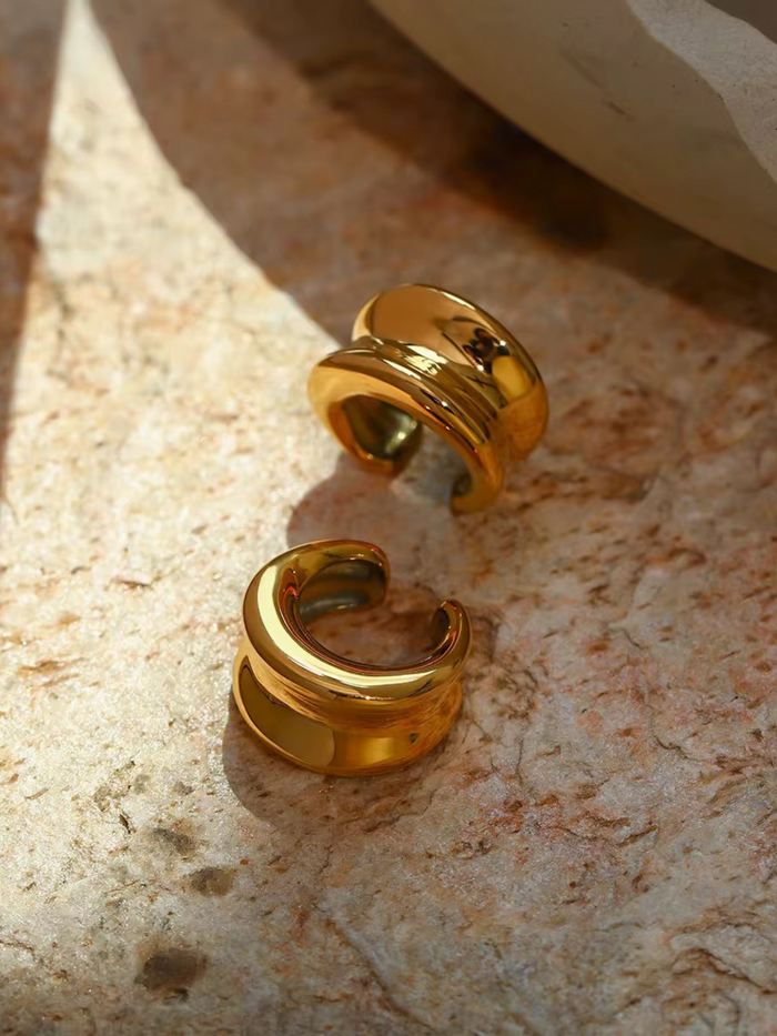 gold ear cuff minimalist design unique ear cuff trendy ear accessory sculptural design chic jewelry statement cuff elegant ear jewelry modern style EH-042