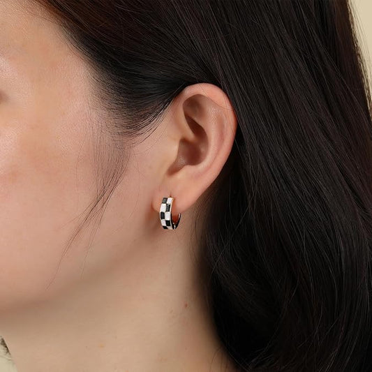 Chic Checker Small Hoop Cartilage Earrings Teacher Earrings for Women；White Black Enamel Hypoallergenic Hooped Gifts Gold and Silver tone EH-049