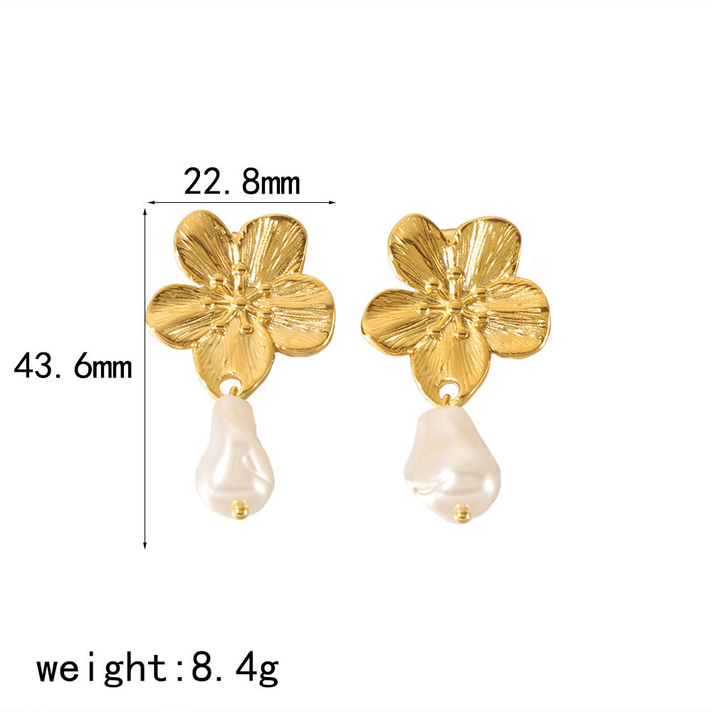 Elegant gold flower studs with exquisite craftsmanship, lightweight and versatile RH-056