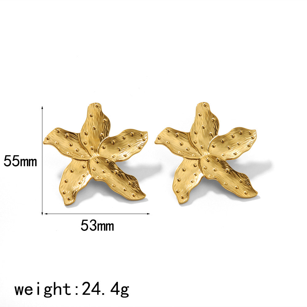 Elegant gold flower studs with exquisite craftsmanship, lightweight and versatile RH-056