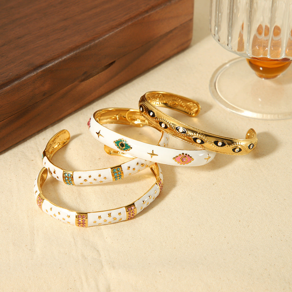 Art-style open bracelets with gold patterns and white decorations SL-051