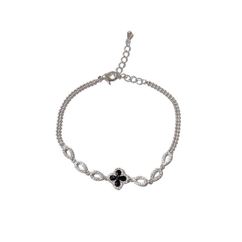 bracelet, four leaf clover, lucky charm, zircon, crystal, minimal, elegant, dainty, gold bracelet, silver bracelet, everyday jewelry, adjustable, gift for her, trendy, chic style SL-084