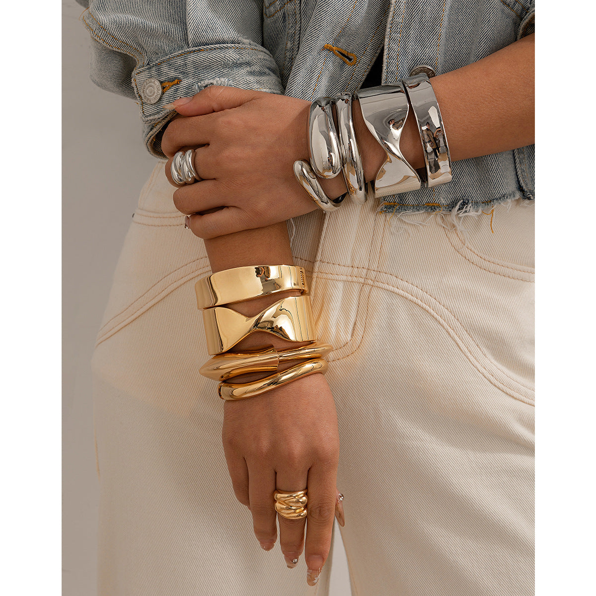 bold cuff bracelet, statement bangle, chunky jewelry, minimalist metal bracelet, gold cuff, silver cuff, hammered bangle, geometric bracelet, modern fashion accessory, daily wear bracelet, runway style jewelry, women’s statement cuff SL-086
