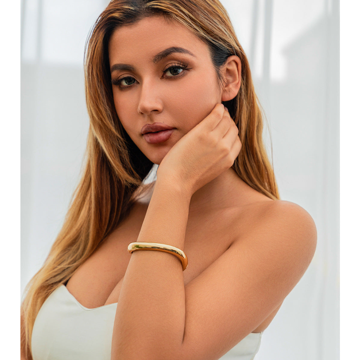 bold cuff bracelet, statement bangle, chunky jewelry, minimalist metal bracelet, gold cuff, silver cuff, hammered bangle, geometric bracelet, modern fashion accessory, daily wear bracelet, runway style jewelry, women’s statement cuff SL-086