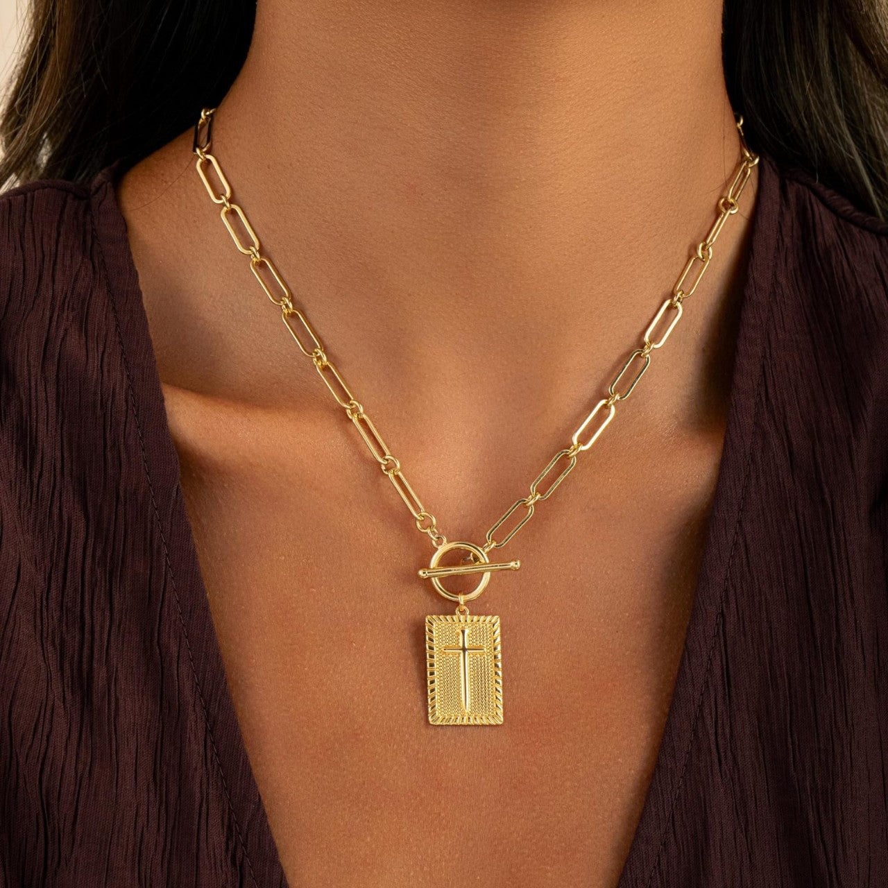cross necklace, toggle clasp necklace, chunky chain, gold necklace, statement jewelry, minimalist cross pendant, stainless steel jewelry, modern fashion, layered look, daily wear XL-069