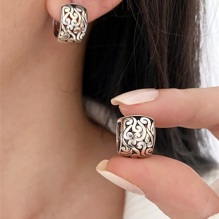 vintage earrings, silver earrings, carved hoops, retro jewelry, statement earrings, minimalist earrings, daily wear, boho style, metal texture, elegant hoops EH-064