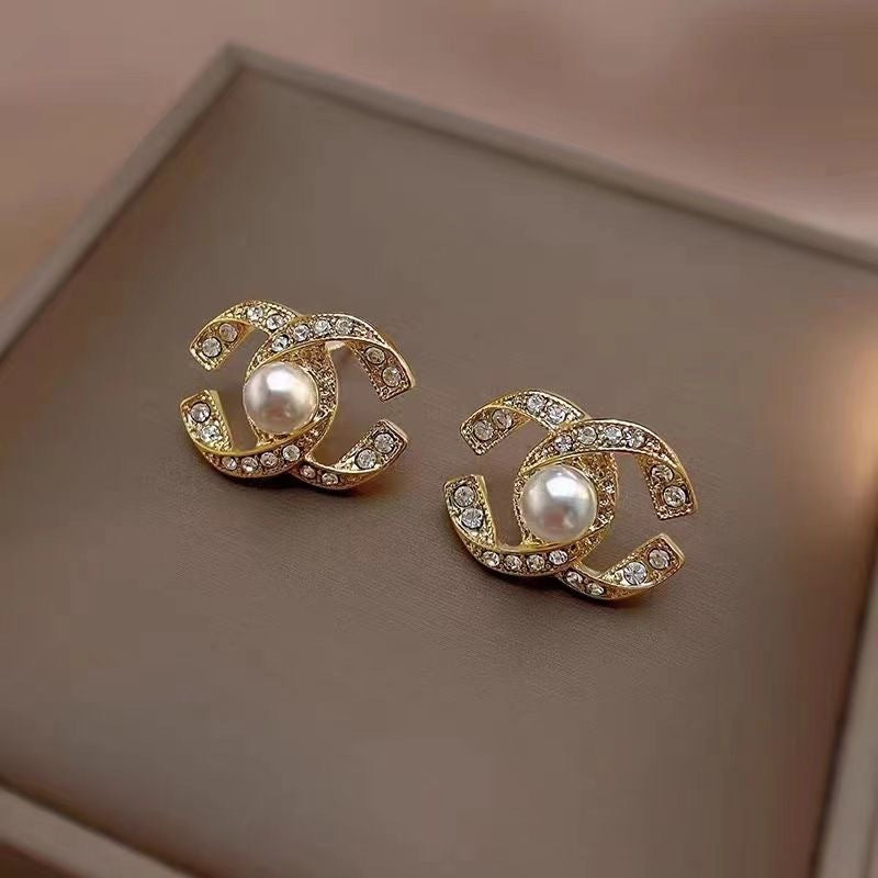 pearl earrings, gold stud earrings, crystal jewelry, vintage chic, elegant accessories, timeless style, statement earrings, classy design, formal wear jewelry, luxury-inspired EH-076