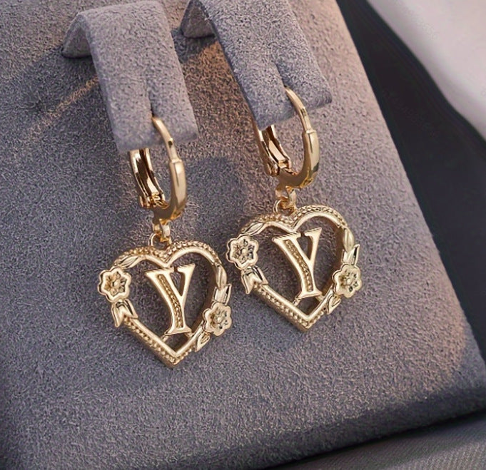 initial earrings, gold heart earrings, letter earrings, personalized jewelry, vintage earrings, romantic style, floral detail, statement hoops, dainty gold earrings, gift for her EH-086