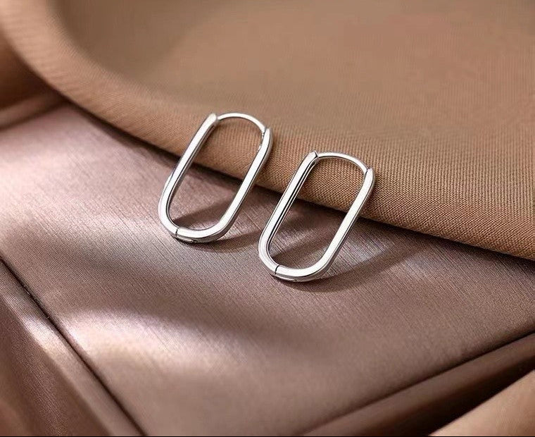 minimalist hoop earrings, 925 sterling silver, gold oval hoops, sleek design, timeless jewelry, everyday earrings, hypoallergenic, modern classic, lightweight hoops, unisex style EH-126