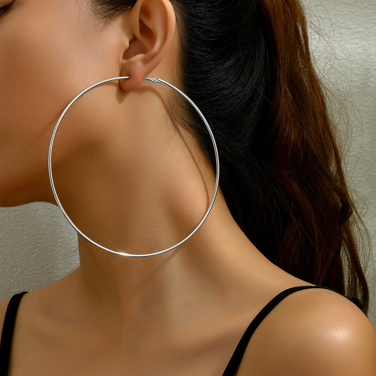 oversized hoop earrings, minimalist hoops, statement earrings, bold circle design, lightweight metal, daily wear, silver hoops, gold hoops, street style, modern accessories EH-135