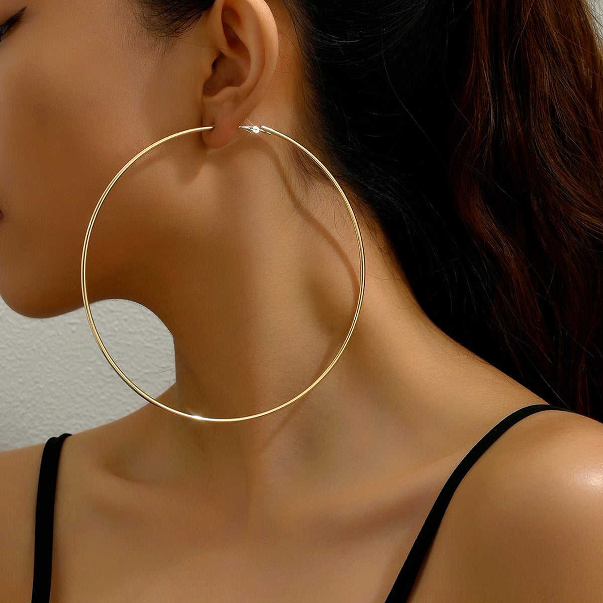 oversized hoop earrings, minimalist hoops, statement earrings, bold circle design, lightweight metal, daily wear, silver hoops, gold hoops, street style, modern accessories EH-135