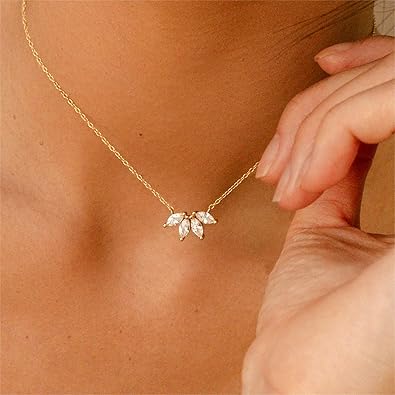 Diamond Pendant Gold Necklace for Women，Dainty 18k Gold Plated Choker Necklaces Simple Gold Jewelry Gifts for Women Girls XL-091