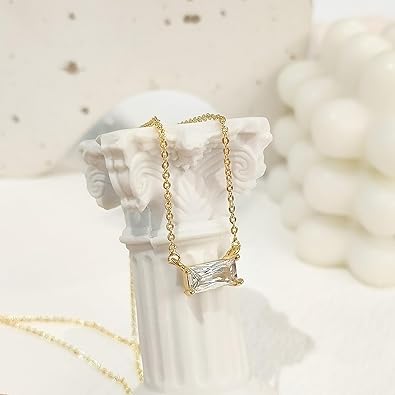 Diamond Pendant Gold Necklace for Women，Dainty 18k Gold Plated Choker Necklaces Simple Gold Jewelry Gifts for Women Girls XL-091