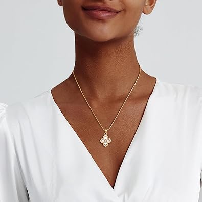 Diamond Pendant Gold Necklace for Women，Dainty 18k Gold Plated Choker Necklaces Simple Gold Jewelry Gifts for Women Girls XL-091