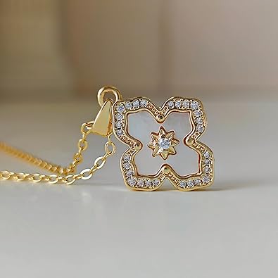 Diamond Pendant Gold Necklace for Women，Dainty 18k Gold Plated Choker Necklaces Simple Gold Jewelry Gifts for Women Girls XL-091