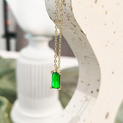 Diamond Pendant Gold Necklace for Women，Dainty 18k Gold Plated Choker Necklaces Simple Gold Jewelry Gifts for Women Girls XL-091