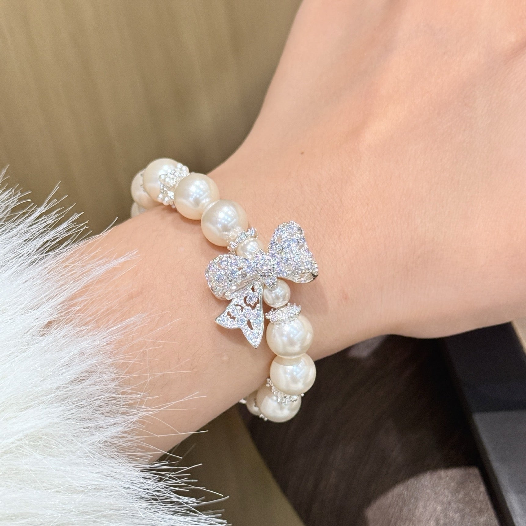 Pearl-Studded Diamond Bow Clip Heavy-Duty Bracelet Elegant and Sophisticated Hand Chain SL-096